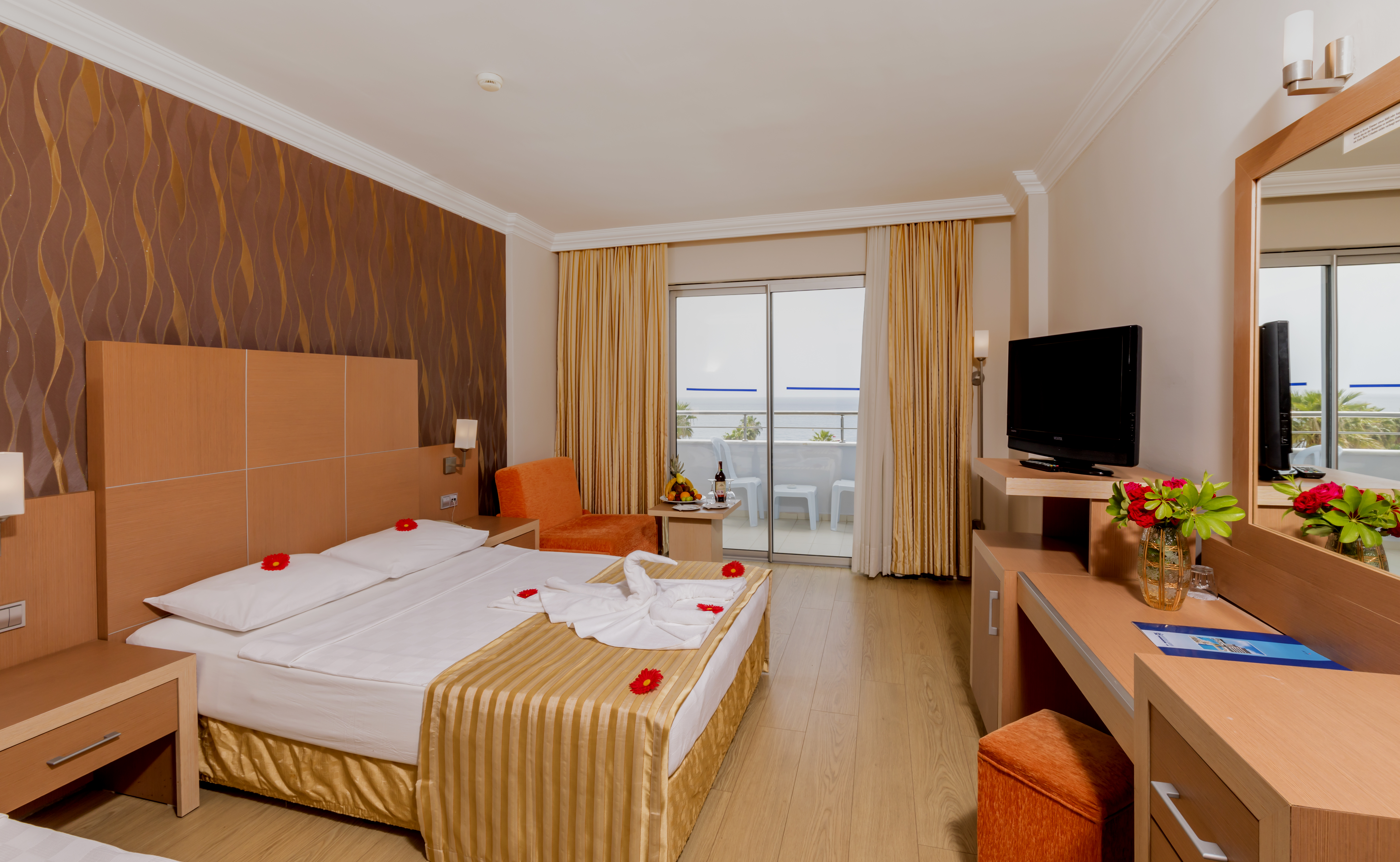 Skyline Room, Land View
